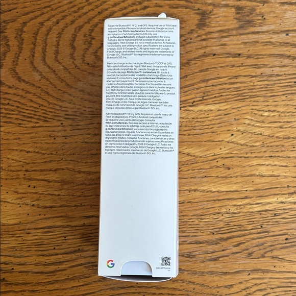 Fitbit Charge 6 Smartwatch - White - Picture 6 of 7